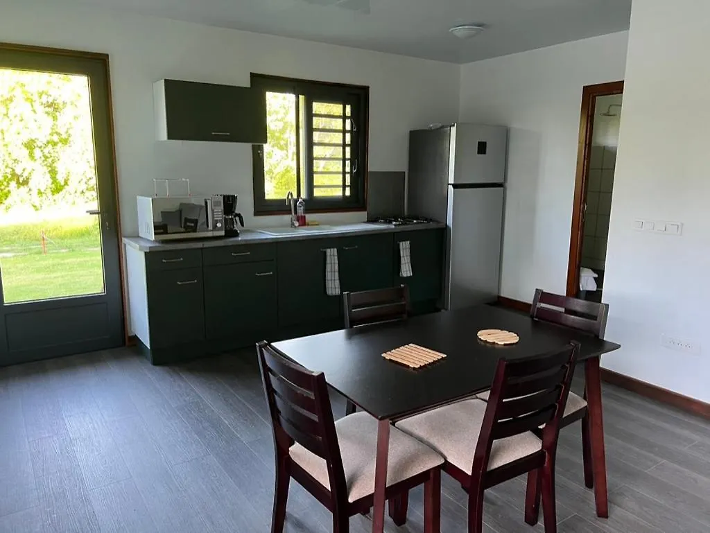 Parea Lodge Huahine Bungalow F2 #Miti 0*,
